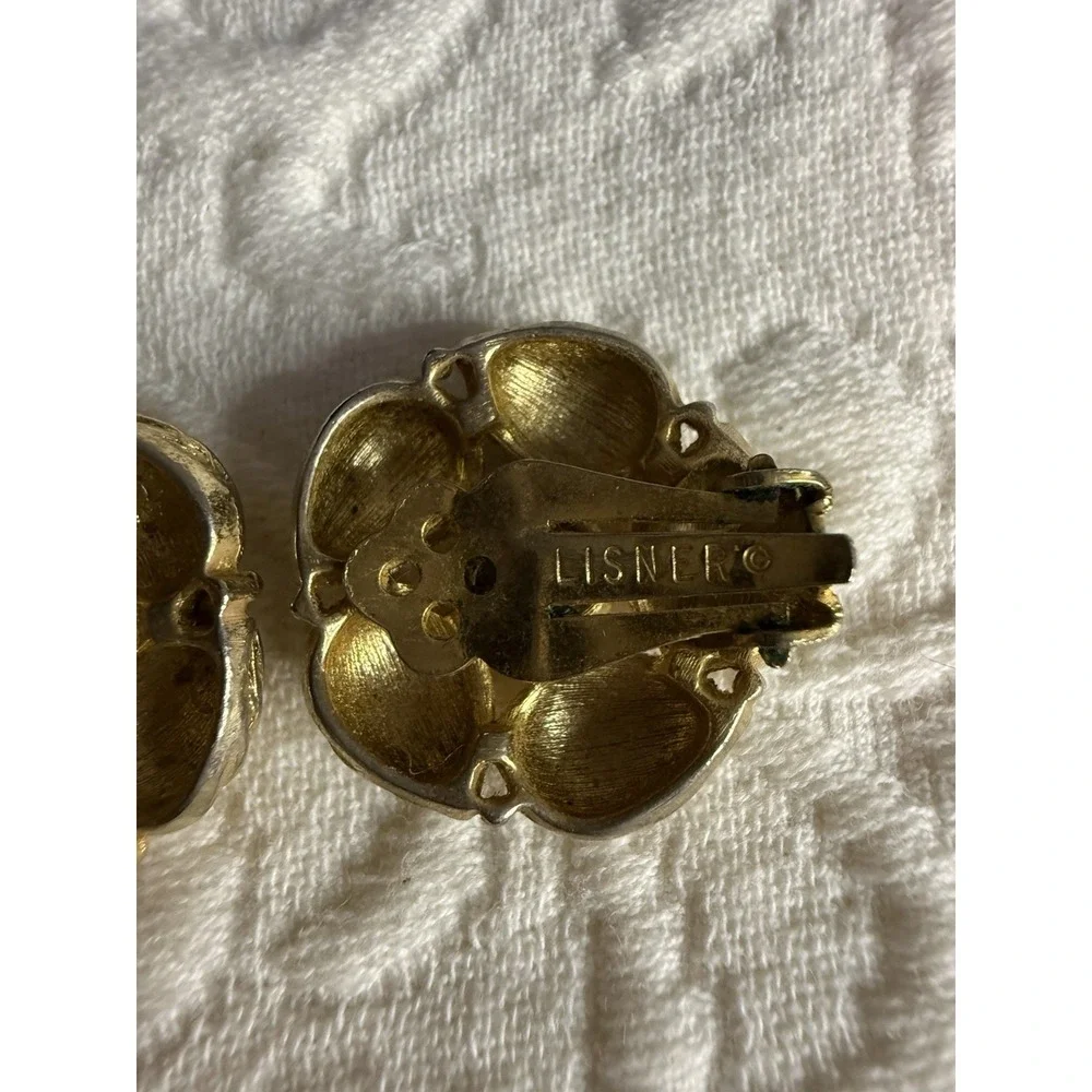 Vintage Lisner Gold Tone Clip On Earrings Signed Textured Mid Century - Picture 4 of 5